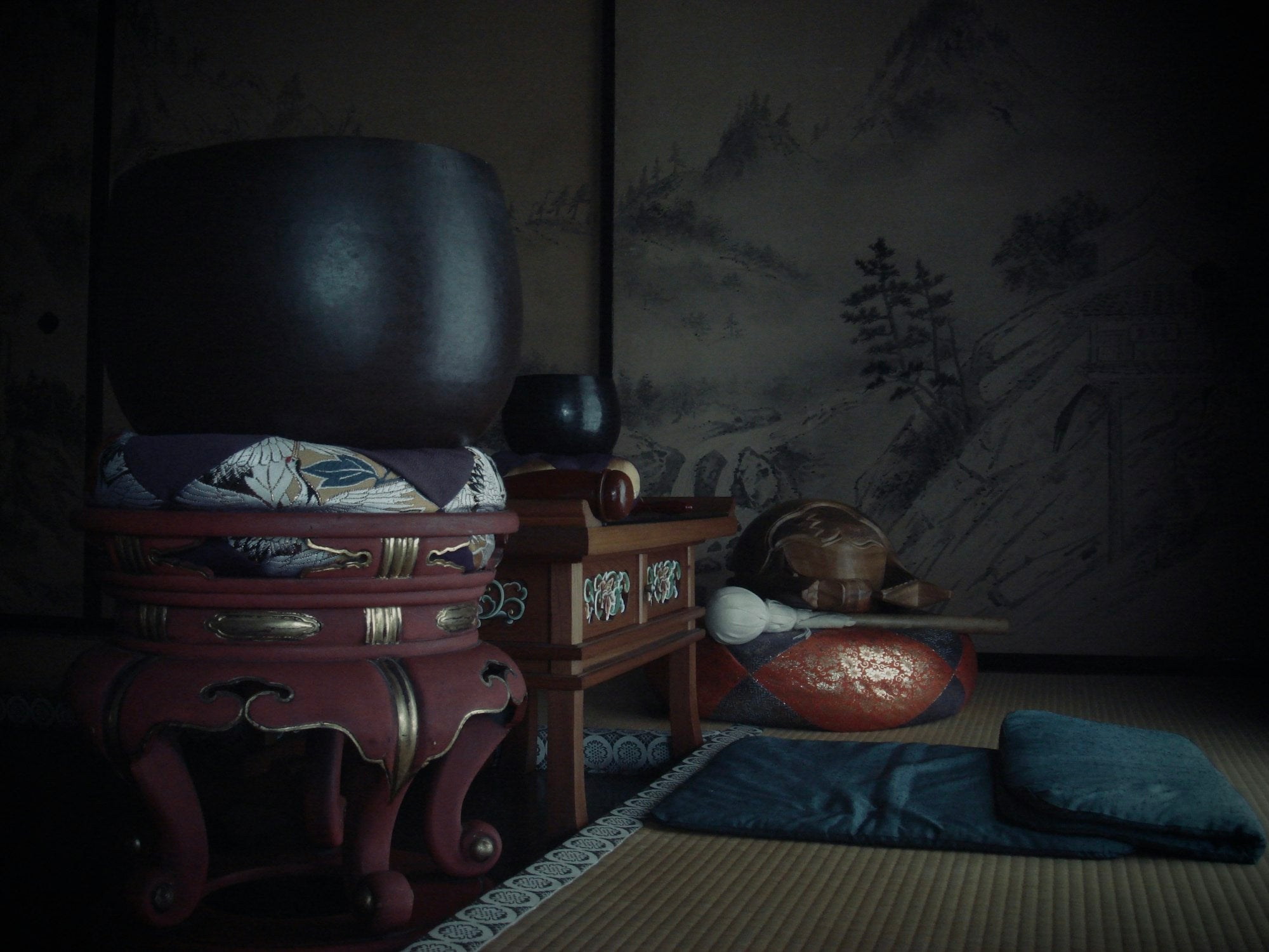 Mira upholstered bed detail