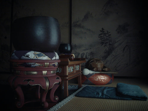 Mira upholstered bed detail